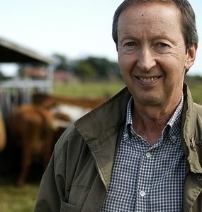 Carl: Rooi Bees Boer